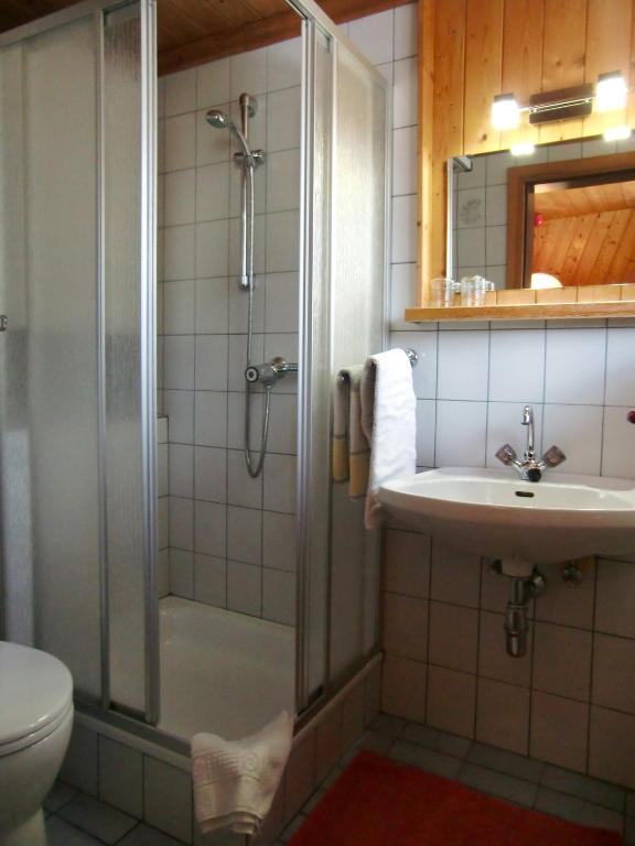 Zimmer Und Ferienwohnungen "Heidis Welt" Podlanig Hermagor-Pressegger See Bilik gambar