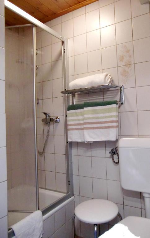Zimmer Und Ferienwohnungen "Heidis Welt" Podlanig Hermagor-Pressegger See Bilik gambar